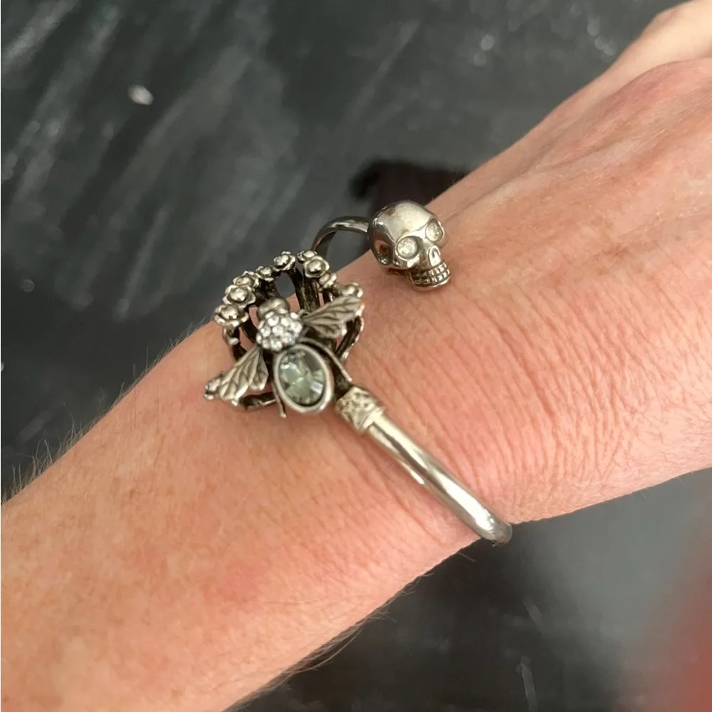 Alexander McQueen Skull and Bee Bracelet - Picture 2 of 6